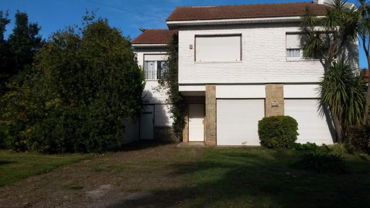 3 bedrooms House in Mar del Plata, Argentina No. 82838