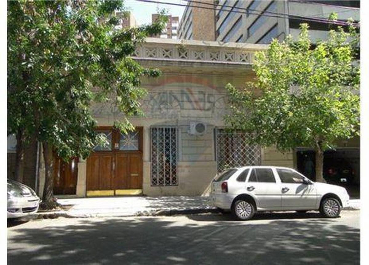 700m² Commercial property in Buenos Aires, Argentina No. 106088