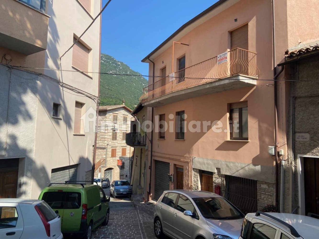 4 bedrooms House in Gualdo Tadino, Italy No. 353583