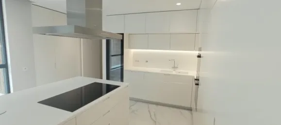 5 bedrooms House in Porto, Portugal No. 15298 9