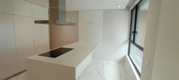 5 bedrooms House in Porto, Portugal No. 15298 8