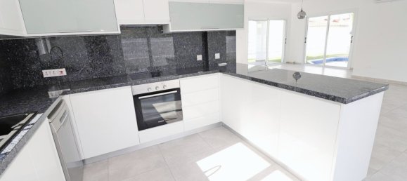 3 bedrooms Villa in Coral Bay, Cyprus No. 22574 3