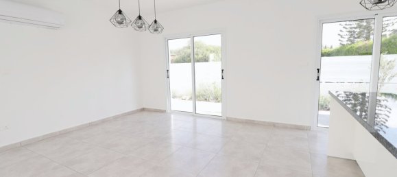 3 bedrooms Villa in Coral Bay, Cyprus No. 22574 6