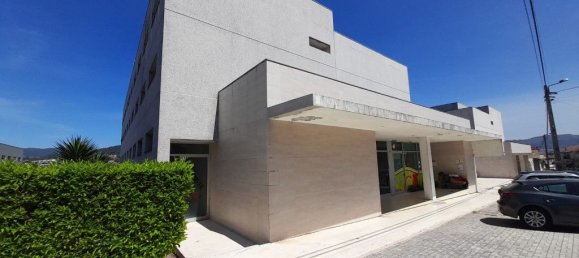 256m² Commercial property in Vizela, Portugal No. 30761 3