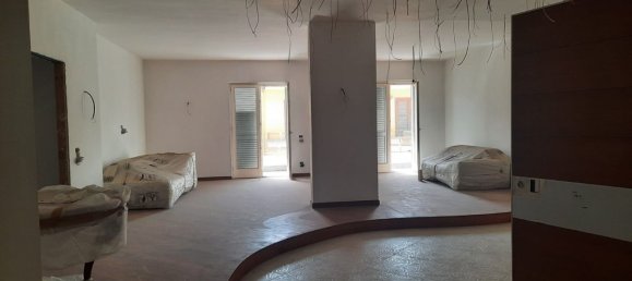 9 rooms House in Casal di Principe, Italy No. 33217 5