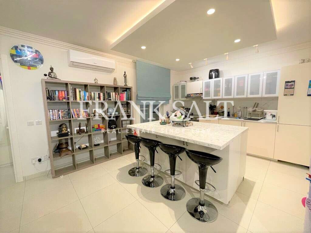 Квартира с 1 спальней в Сент-Джулианс, Мальта № 4683