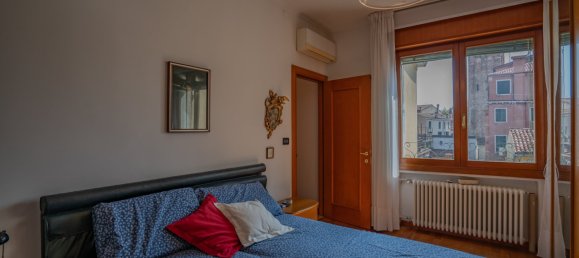 Apartamento de 2 dormitorios en Venice, Italy No. 298068 16