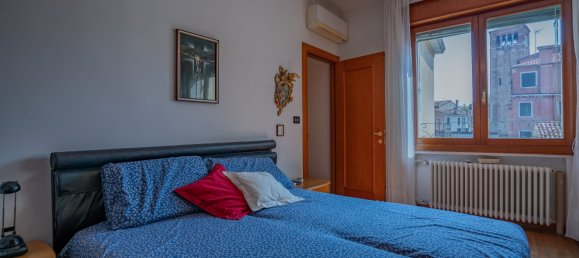 Apartamento de 2 dormitorios en Venice, Italy No. 298068 17