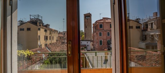 Apartamento de 2 dormitorios en Venice, Italy No. 298068 4