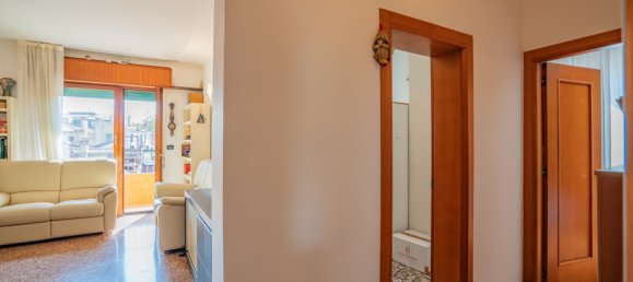 Apartamento de 2 dormitorios en Venice, Italy No. 298068 6