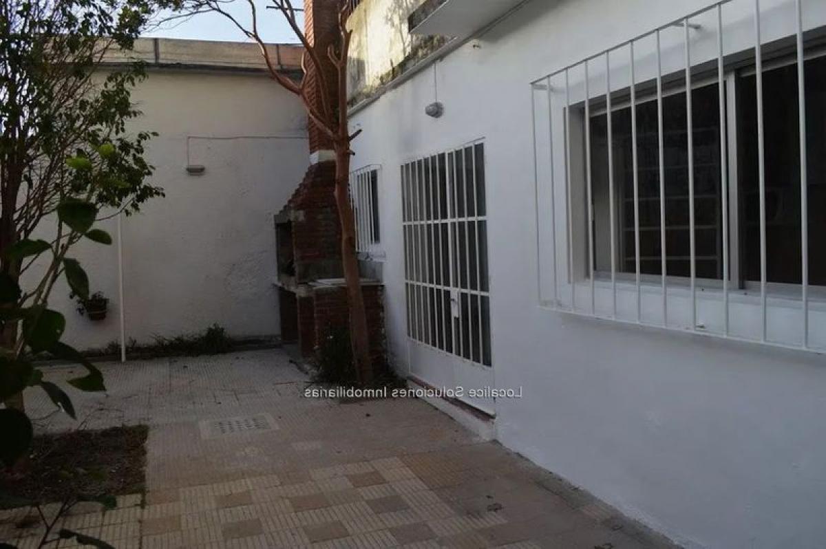 4 bedrooms Apartment in Montevideo, Uruguay No. 4433