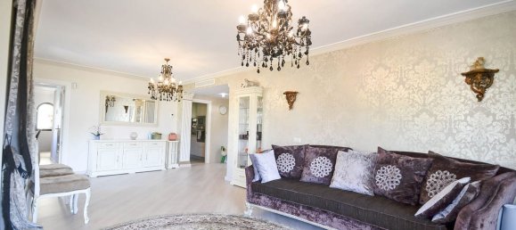 3 bedrooms Penthouse in Estepona, Spain No. 37165 9