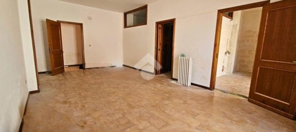 3 bedrooms House in Leverano, Italy No. 300016 8