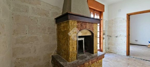 3 bedrooms House in Leverano, Italy No. 300016 9