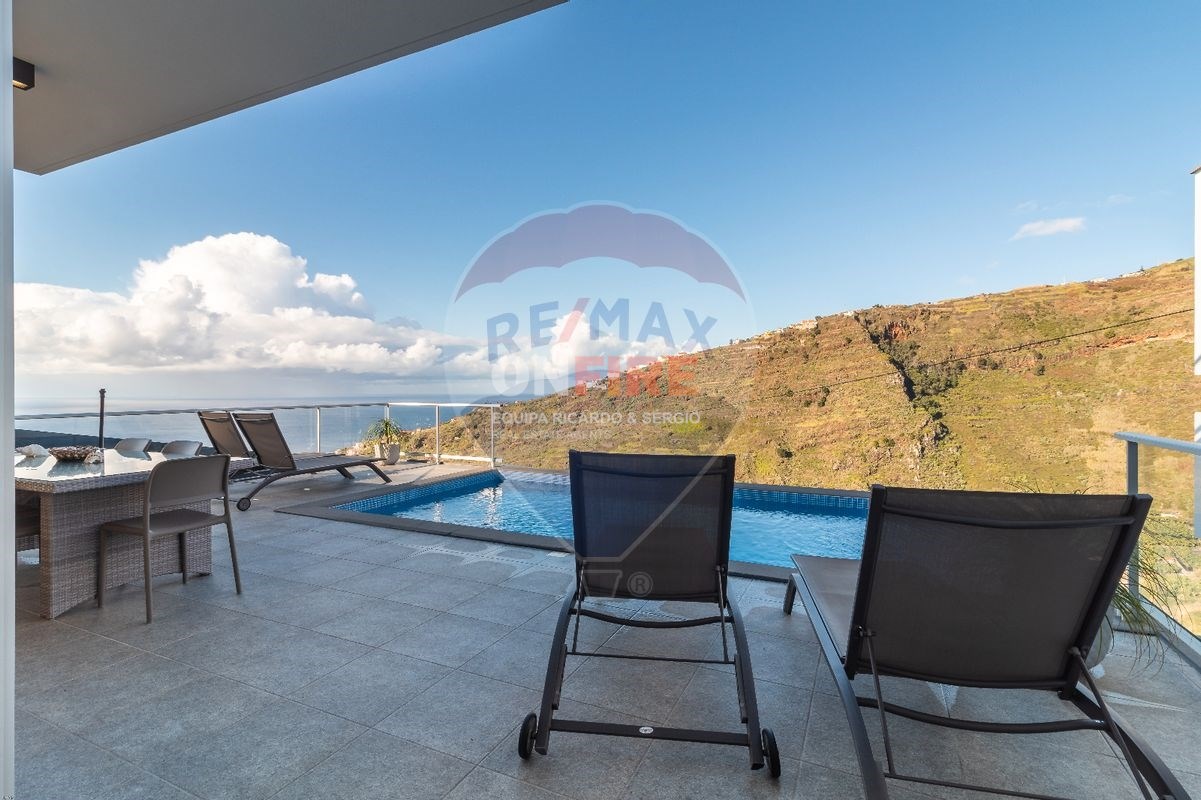 3 bedrooms Villa in Ribeira Brava, Portugal No. 27944
