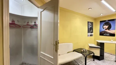 Oficina de 2 dormitorios en Alicante, Spain No. 208074