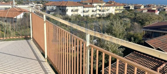 5 rooms Apartment in Catania, Italy No. 45628 3