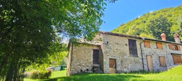 3 bedrooms House in Esino Lario, Italy No. 269499 8