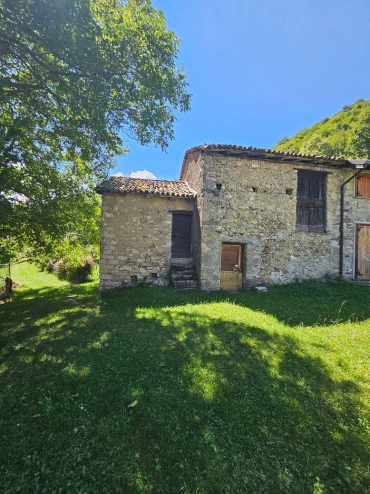 3 bedrooms House in Esino Lario, Italy No. 269499