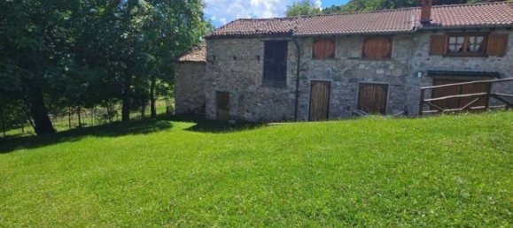 3 bedrooms House in Esino Lario, Italy No. 269499 4