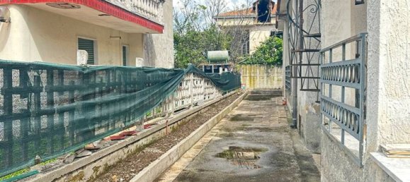 Вилла с 4 комнатами в Кастель Вольтурно, Италия № 33219 5