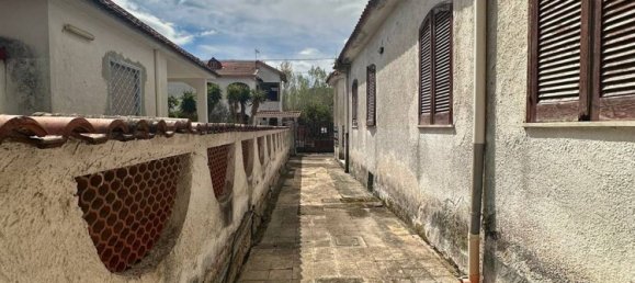 Вилла с 4 комнатами в Кастель Вольтурно, Италия № 33219 6