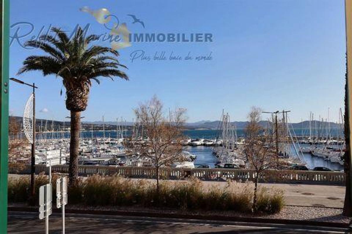 3 bedrooms Condo in La Ciotat, France No. 16328