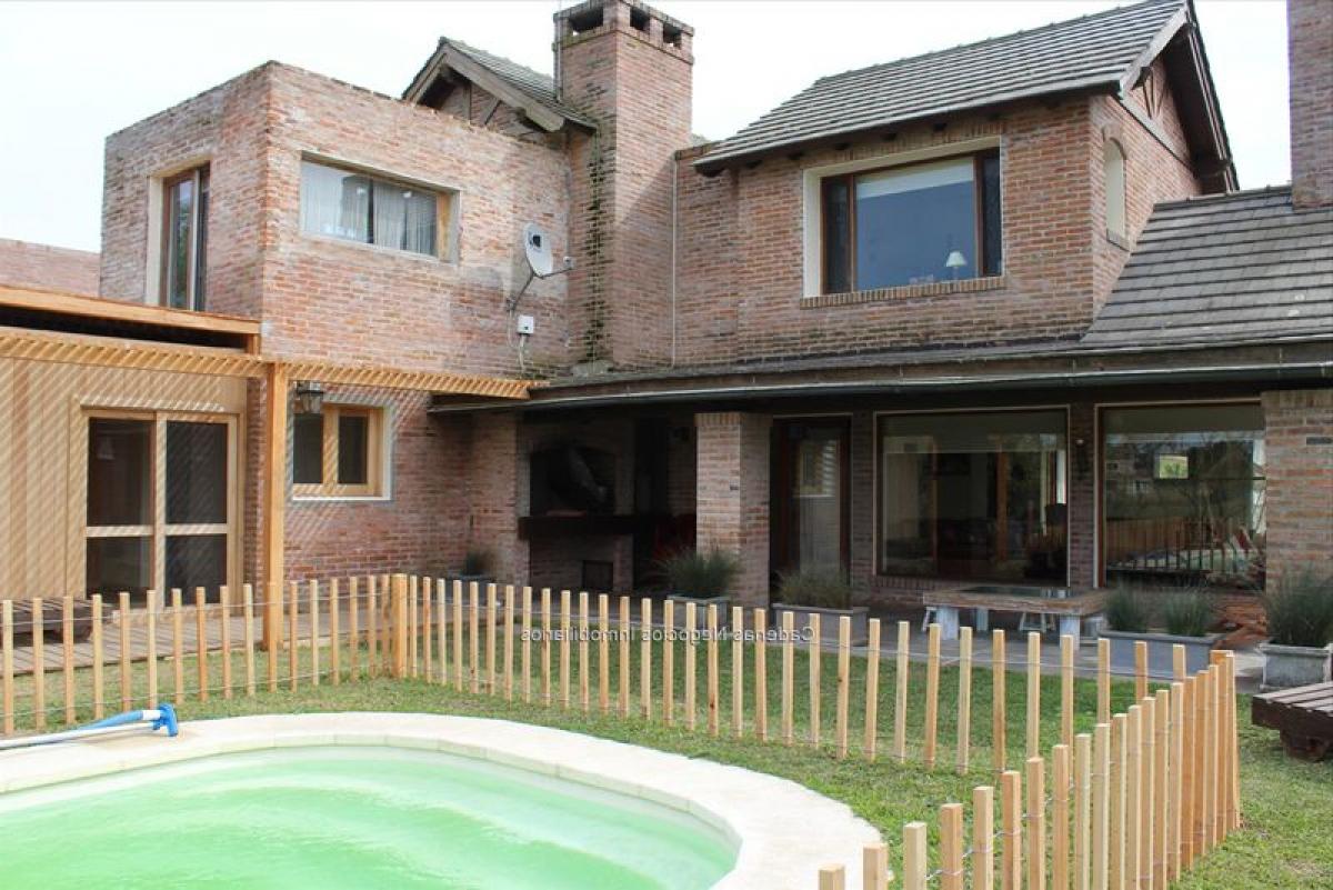 3 bedrooms House in Canelones, Uruguay No. 6646