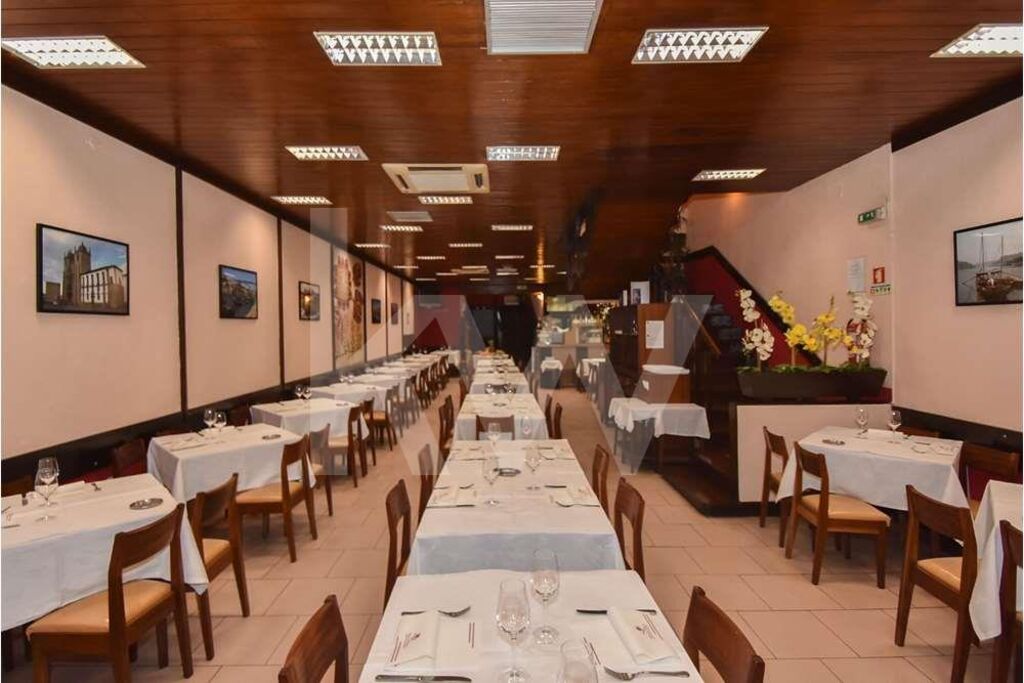 Gewerbliche Immobilie in Porto, Portugal 350m², Nr. 61817