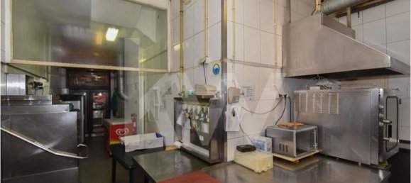 Gewerbliche Immobilie in Porto, Portugal 350m², Nr. 61817 11