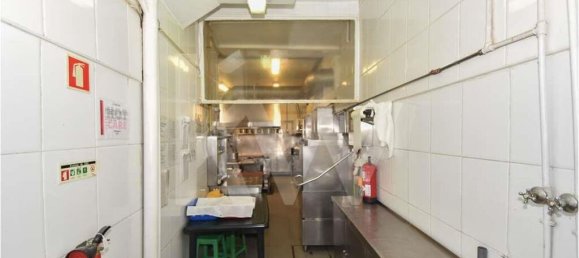 Gewerbliche Immobilie in Porto, Portugal 350m², Nr. 61817 8