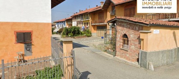 4 bedrooms House in Strambino, Italy No. 11822 5