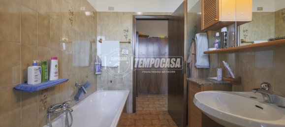 2 bedrooms Apartment in Castel San Pietro Terme, Italy No. 312569 4