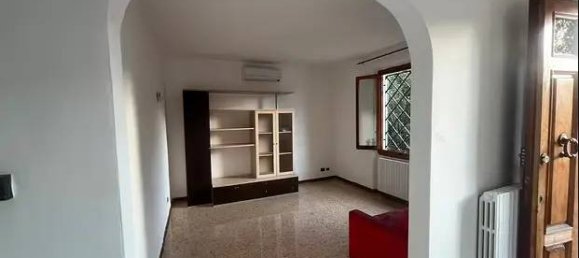 3 rooms House in Poggio a Caiano, Italy No. 45965 3