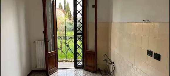 3 rooms House in Poggio a Caiano, Italy No. 45965 4