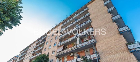 3 bedrooms Apartment in Rome, Italy No. 126172 14