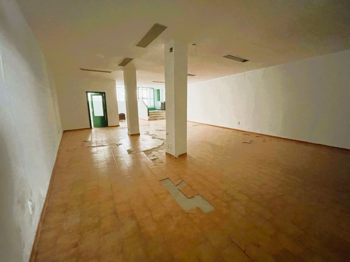 Propiedad comercial en Valdepenas, Spain 220 m² No. 206353