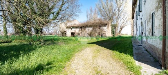 6 bedrooms House in Castelfranco Emilia, Italy No. 167189 3