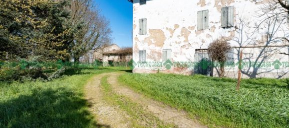 6 bedrooms House in Castelfranco Emilia, Italy No. 167189 4