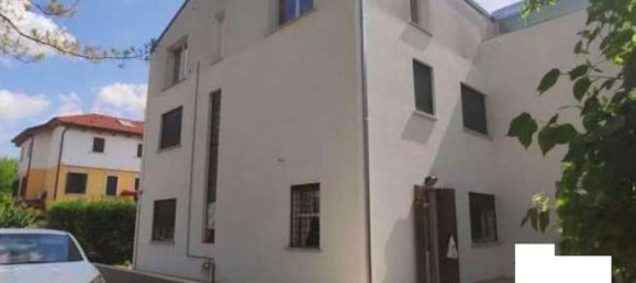 4 rooms Apartment in Padua, Italy No. 15437 2