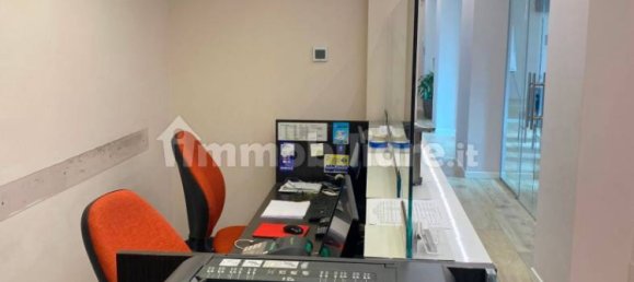 5 rooms Office in Milan, Italy No. 355709 2