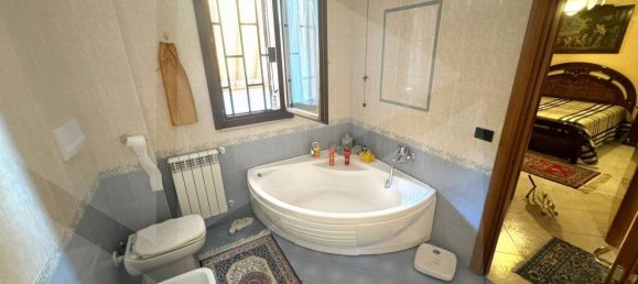 Вилла с 5 комнатами в Барлетта, Италия № 26636 18