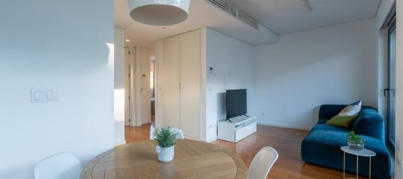 2 bedrooms Penthouse in Lisbon, Portugal No. 111998 2