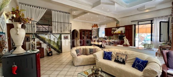 5 bedrooms House in Brescia, Italy No. 260695 8