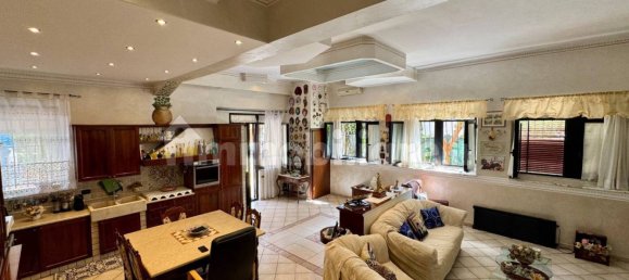 5 bedrooms House in Brescia, Italy No. 260695 10