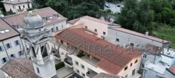 Здание с 4 комнатами в Верона, Италия № 156943 2