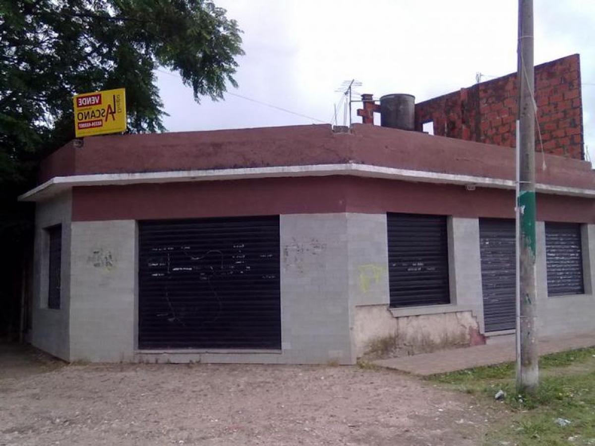 2 bedrooms Commercial property in Almirante Brown, Argentina No. 104415