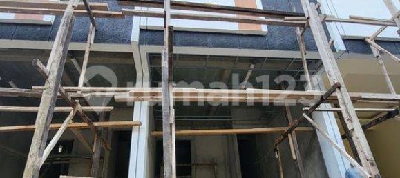 4 bedrooms House in Jakarta, Indonesia No. 1352 4