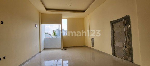 4 bedrooms House in Jakarta, Indonesia No. 1352 17