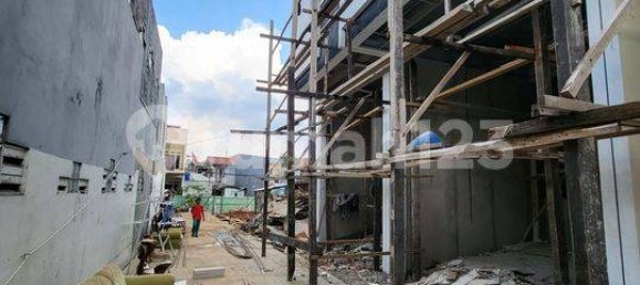 4 bedrooms House in Jakarta, Indonesia No. 1352 5